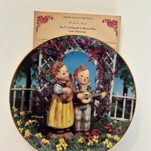 Hummel plate with the certificate of authenticity.